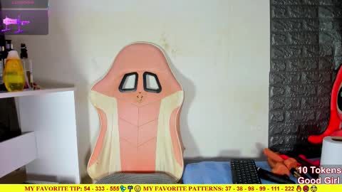 Snapshot of ariannalewis1 chatting on 23, 11, 2025 Arianna online show from 23, 11, 2025