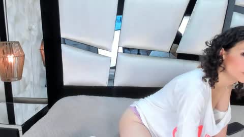 ariannarussell1 online show from 18, 2, 2025