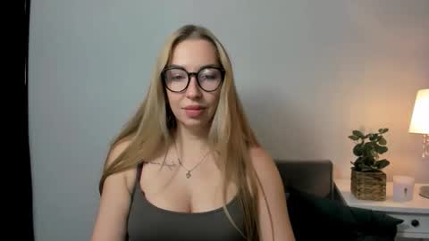 Snapshot of ariaswan chatting on 25, 9, 2025 Aria online show from 25, 9, 2025