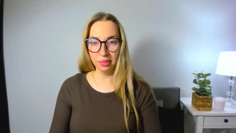 Snapshot of ariaswan chatting on 29, 11, 2025 Aria online show from 29, 11, 2025