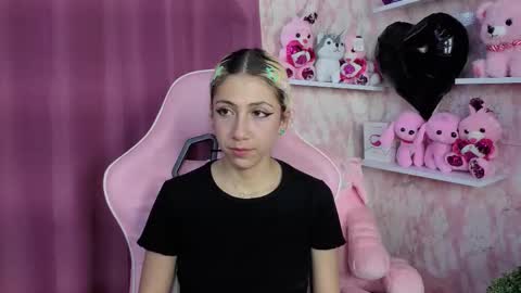 Snapshot of aribunnie chatting on 6, 11, 2025 Ari Bunnie online show from 6, 11, 2025