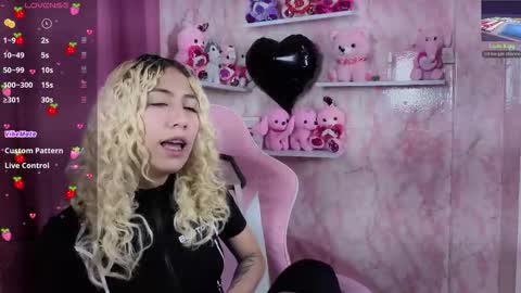 Snapshot of aribunnie chatting on 14, 11, 2025 Ari Bunnie online show from 14, 11, 2025