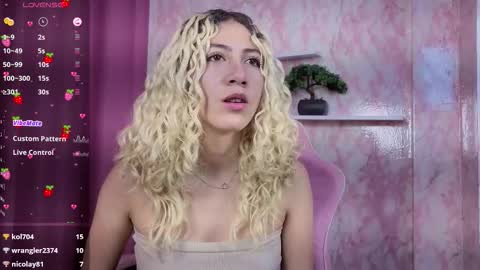 Snapshot of aribunnie chatting on 14, 12, 2025 Ari Bunnie online show from 14, 12, 2025