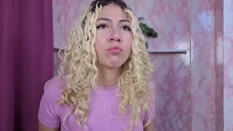 Snapshot of aribunnie chatting on 22, 12, 2025 Ari Bunnie online show from 22, 12, 2025