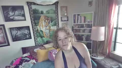 Arielle Ari online show from 7, 10, 2025