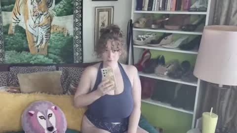 Arielle Ari online show from 7, 11, 2025