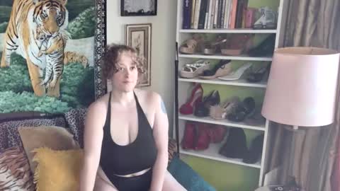 Arielle Ari online show from 2, 12, 2025