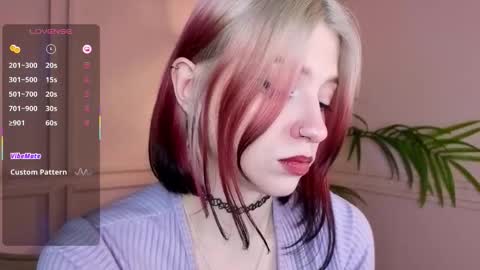 Snapshot of arielabradberry chatting on 13, 11, 2025 Ariel online show from 13, 11, 2025