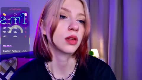 Snapshot of arielabradberry chatting on 24, 11, 2025 Ariel online show from 24, 11, 2025