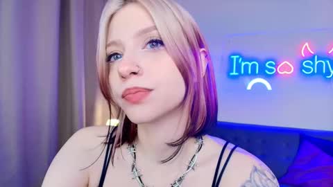 Snapshot of arielabradberry chatting on 25, 11, 2025 Ariel online show from 25, 11, 2025