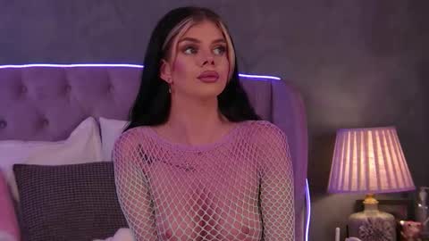 Snapshot of ariellsweety chatting on 8, 10, 2025 Ariell online show from 8, 10, 2025