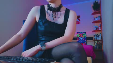 arielstonks_lovee online show from 8, 1, 2025