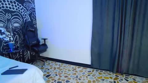 Ari online show from 4, 12, 2025