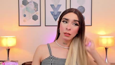 Snapshot of arivega chatting on 8, 1, 2025 Nice to meet you thumb up me please its important I LOOK MY BIO DOWN online show from 8, 1, 2025