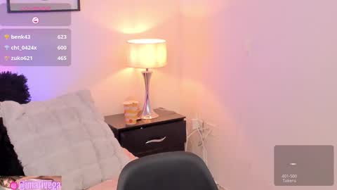 Snapshot of arivega chatting on 15, 9, 2025 Nice to meet you thumb up me please its important I LOOK MY BIO DOWN online show from 15, 9, 2025