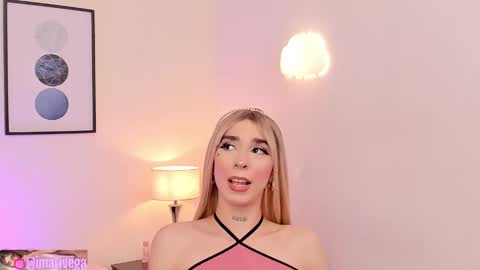 Snapshot of arivega chatting on 8, 11, 2025 Nice to meet you thumb up me please its important I LOOK MY BIO DOWN online show from 8, 11, 2025