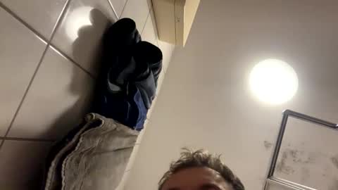 Snapshot of armyskater32 chatting on 17, 10, 2025 armyskater32 online show from 17, 10, 2025