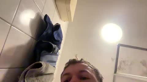 Snapshot of armyskater32 chatting on 16, 11, 2025 armyskater32 online show from 16, 11, 2025