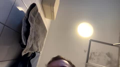 Snapshot of armyskater32 chatting on 15, 12, 2025 armyskater32 online show from 15, 12, 2025