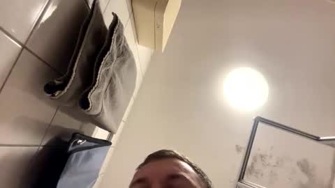 Snapshot of armyskater32 chatting on 18, 12, 2025 armyskater32 online show from 18, 12, 2025