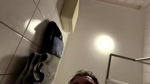 armyskater32 online show from 9, 4, 2026