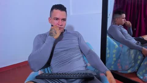 Snapshot of arnold_fit_hot98 chatting on 12, 12, 2024 Arnold fit hot98 online show from 12, 12, 2024