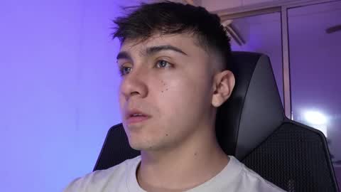 Snapshot of aron__cooper chatting on 19, 10, 2025 aron__cooper online show from 19, 10, 2025