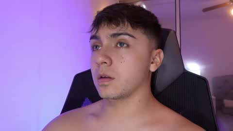 Snapshot of aron__cooper chatting on 24, 10, 2025 aron__cooper online show from 24, 10, 2025