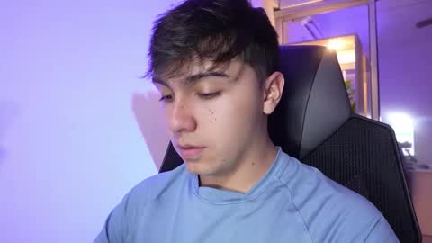 Snapshot of aron__cooper chatting on 10, 11, 2025 aron__cooper online show from 10, 11, 2025