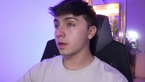 Snapshot of aron__cooper chatting on 21, 11, 2025 aron__cooper online show from 21, 11, 2025