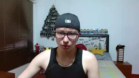 Snapshot of aron_miller18 chatting on 31, 12, 2024 Aaron online show from 31, 12, 2024