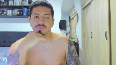 Snapshot of aronwilliams69 chatting on 23, 10, 2025 ARON Independent model online show from 23, 10, 2025