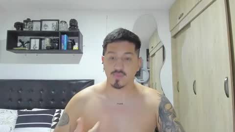 Snapshot of aronwilliams69 chatting on 3, 11, 2025 ARON Independent model online show from 3, 11, 2025