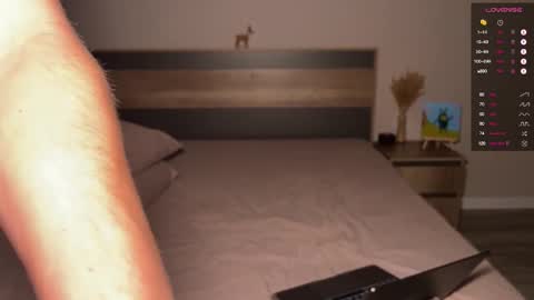 Aron and Phil solo online show from 17, 10, 2025