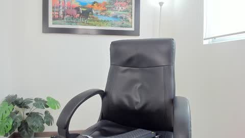   online show from 10, 1, 2025