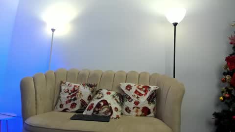 Snapshot of aroon_connor chatting on 15, 12, 2025 online show from 15, 12, 2025