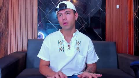 Aroon   online show from 3, 11, 2025