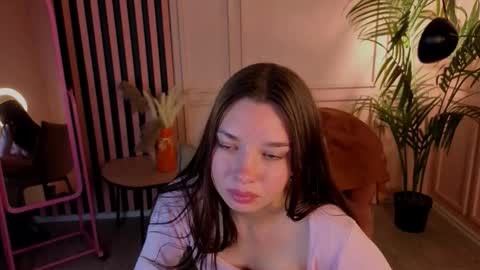 Snapshot of arri_kris chatting on 28, 11, 2025 Ariela online show from 28, 11, 2025