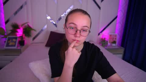 Snapshot of arrinawair chatting on 16, 10, 2025 arrinawair online show from 16, 10, 2025
