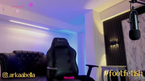    online show from 4, 3, 2025