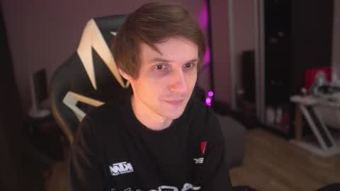 Snapshot of art_hunter chatting on 14, 12, 2025 Alex online show from 14, 12, 2025