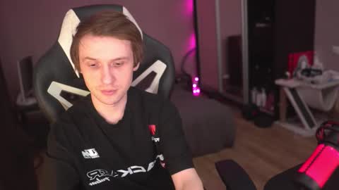 Snapshot of art_hunter chatting on 15, 12, 2025 Alex online show from 15, 12, 2025