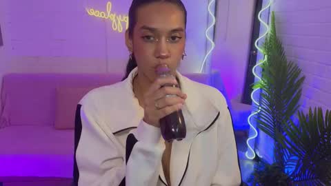 Snapshot of artemiss_tay chatting on 11, 9, 2025 artemiss_tay online show from 11, 9, 2025