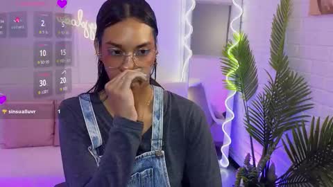 Snapshot of artemiss_tay chatting on 17, 9, 2025 artemiss_tay online show from 17, 9, 2025