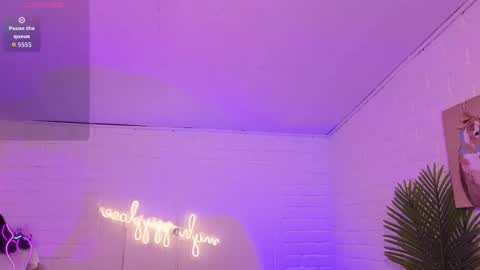 Snapshot of artemiss_tay chatting on 18, 11, 2025 artemiss_tay online show from 18, 11, 2025