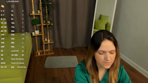 Snapshot of arthurpelto chatting on 28, 9, 2025 Sara online show from 28, 9, 2025