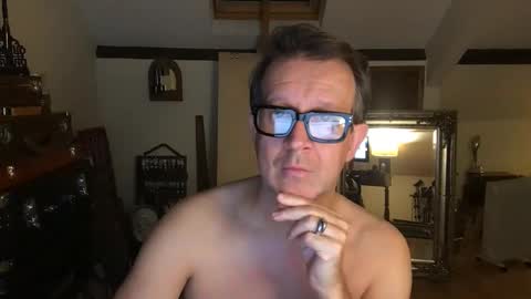 Snapshot of artisterotic chatting on 6, 11, 2025 artisterotic online show from 6, 11, 2025