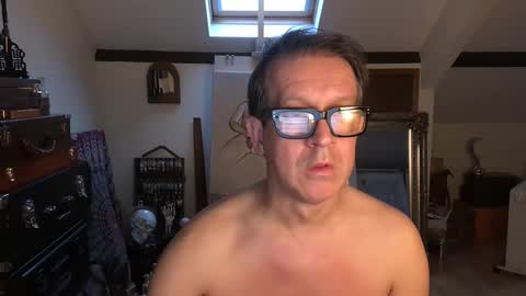 Snapshot of artisterotic chatting on 16, 11, 2025 artisterotic online show from 16, 11, 2025