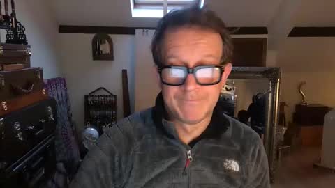 Snapshot of artisterotic chatting on 19, 11, 2025 artisterotic online show from 19, 11, 2025