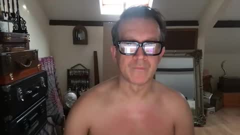 Snapshot of artisterotic chatting on 20, 11, 2025 artisterotic online show from 20, 11, 2025